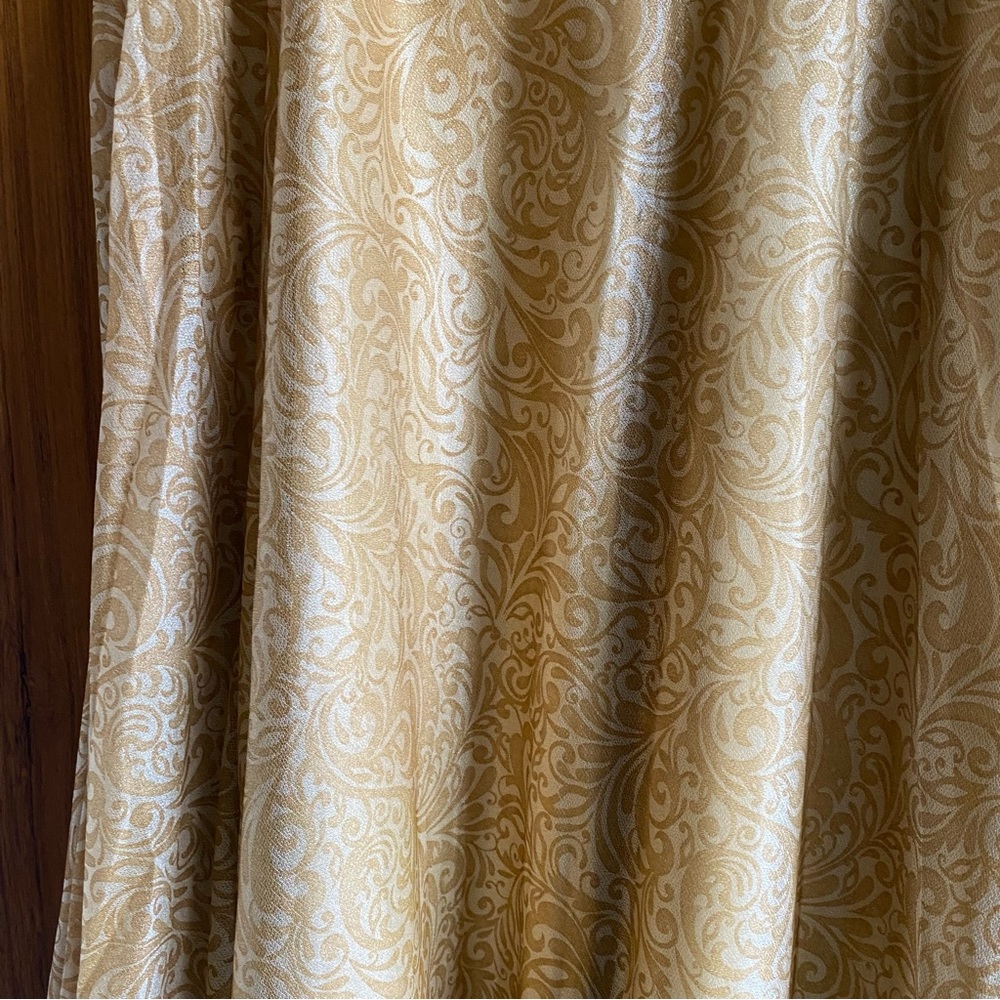 Golden skirt - Picture 4 of 4